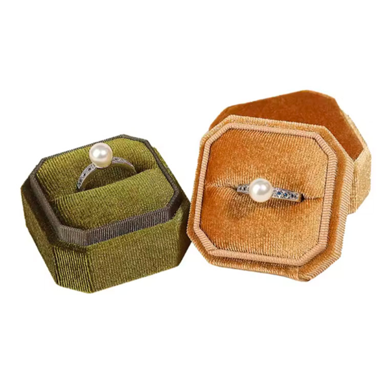 Proč potřebujeme tvrdé materiály pro elegantní prstencový box pro svatbu?